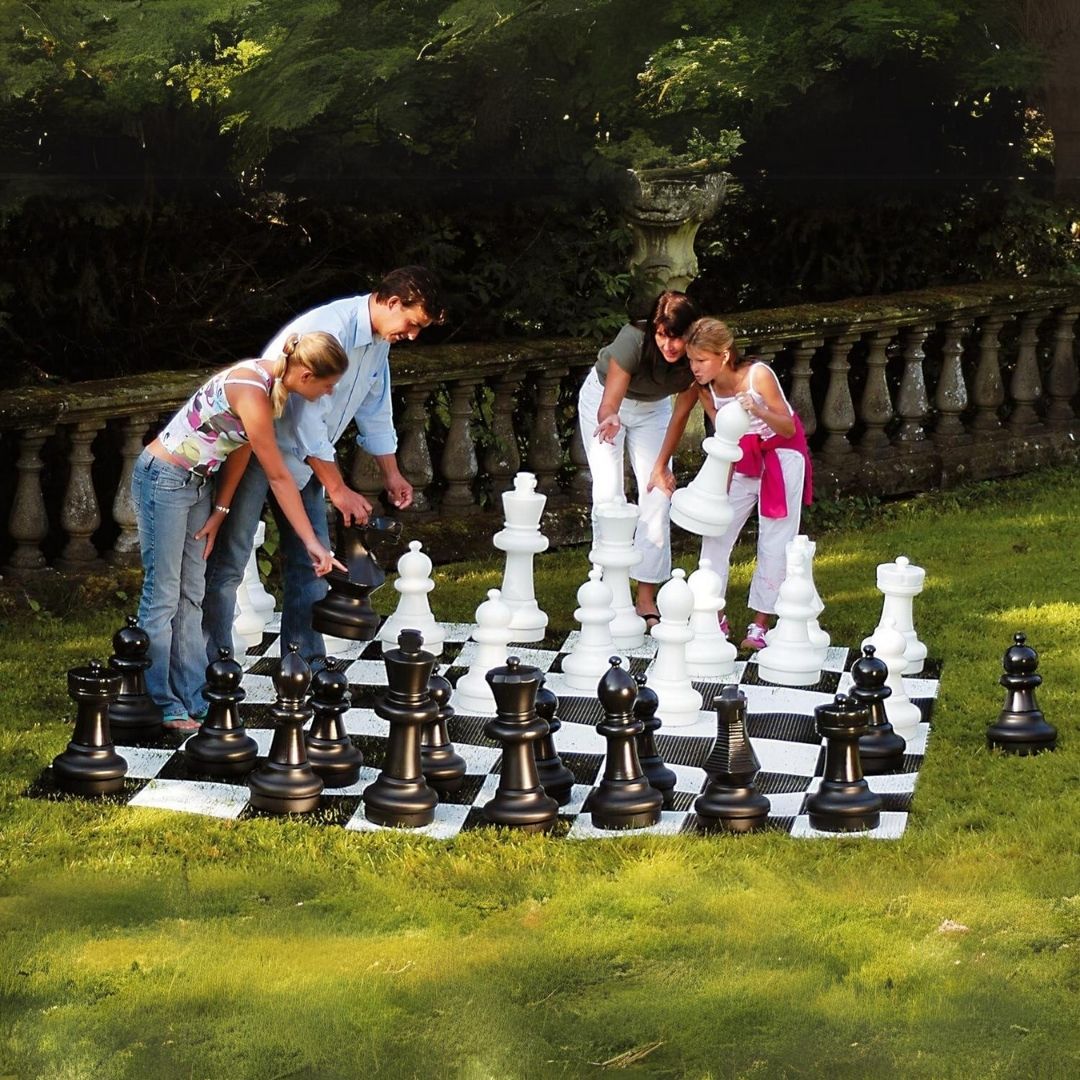 لعبة الشطرنج العملاقة
