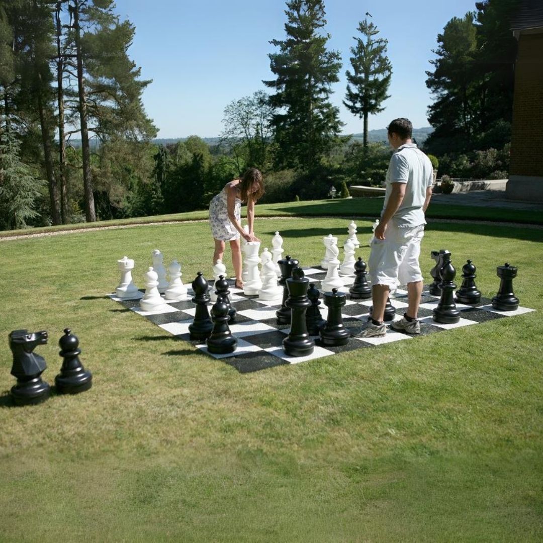 لعبة الشطرنج العملاقة
